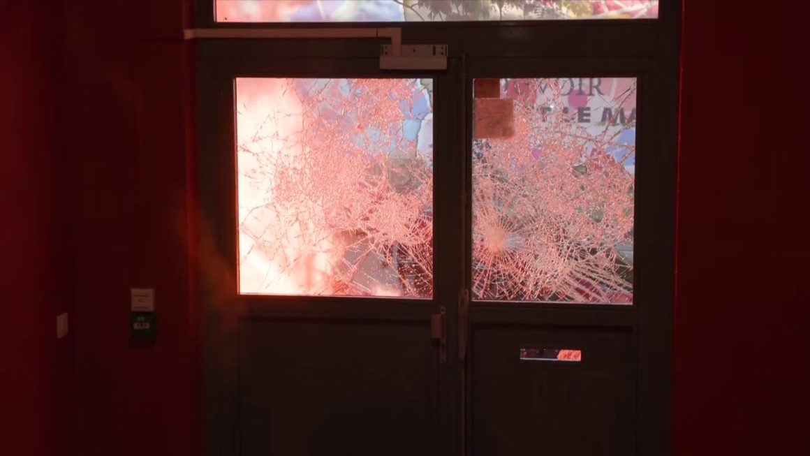 Suspensions de cours dans plusieurs lycées en France en raison de conditions de sécurité non garanties
