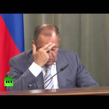 e78f5e87-8917-4cdc-81ed-3f7da0b05c64 Portrait de Sergueï Lavrov, Maître de la Diplomatie Russe