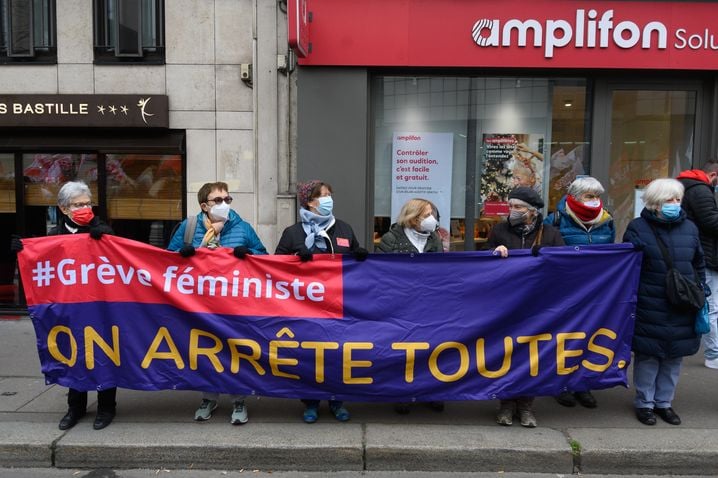 eb047430-b903-4511-8963-c2c9b6ab96a6 L’arrêt du travail des femmes : Impact et mobilisation