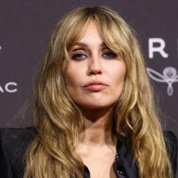 Miley Cyrus rend hommage à Dolly Parton lors d&rsquo;un concert émouvant