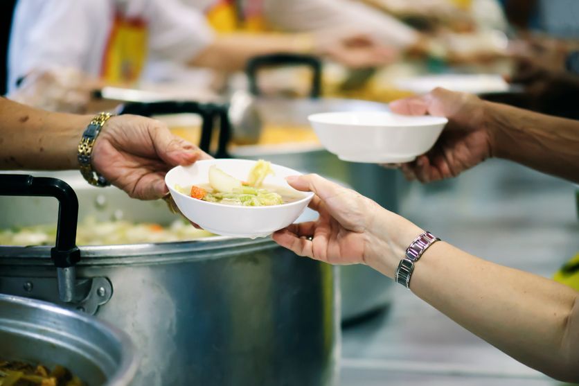 Feeding the hungry to get a taste for the poor Make humanitarian society : concept social contribution Christiane : De la stabilité à la précarité