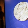 Henri Kagan et Kenso Soai, lauréats du prix Nobel de chimie 2026