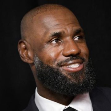 f141b25b-621f-4981-899b-8d7df607ee99 LeBron James et son choix de résidence controversé