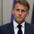 Emmanuel Macron promet de poursuivre les responsables des violences du 17 octobre